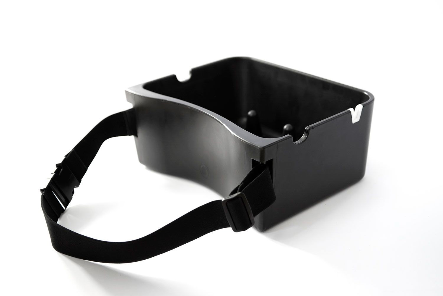 Belt mounted on the outside of the basket