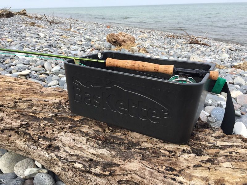 BasKette on a pebble beach